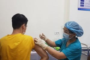 Overseas Vietnamese to receive free Covid-19 vaccine during isolation period