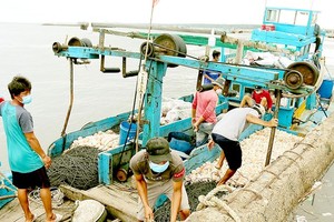 Fishermen prepare for ships out to sea 