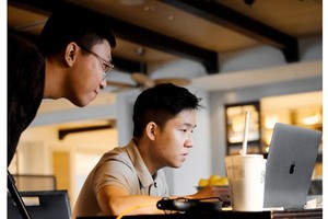 Live streaming attracts young people to earn money