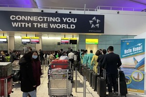 Vietnam Airlines’ first flights between VN, Europe land in Noi Bai Airport