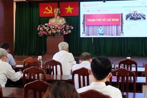 District 7 must take lead in urban administration construction: HCMC Chairman