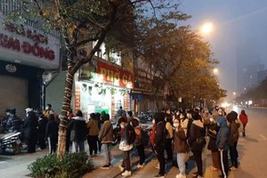 Thousands of young people spend whole nights in queues buying books