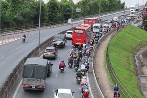 Holidaymakers returning to Ho Chi Minh City after vacation