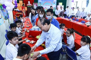 State leader visits disabled children in Hanoi