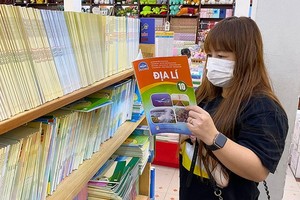 Parents having difficulty finding textbooks for children  