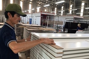 Vietnam’s wood, wood product exports slow down in two consecutive months