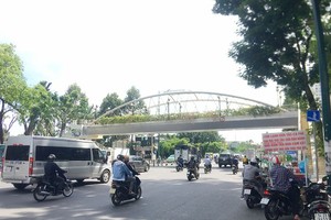 Hanoi to encourage people to use overpasses
