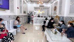 Several private medical clinics in HCMC suspend operations