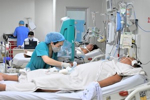 HCMC Vice Chairman reports shortage of vaccines