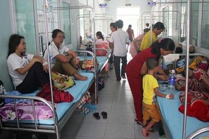 Hospitals overloaded with surge in dengue fever patients