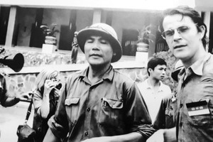 Colonel writing surrender declaration for South Vietnam President passes away 