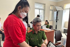 Police hurry to issue chip-based citizen ID cards for students