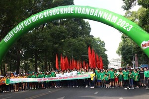More than 12,000 Vietnamese people take part in Olympic Run Day