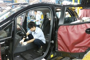 Ministry supports 50 percent cut on auto registration fees