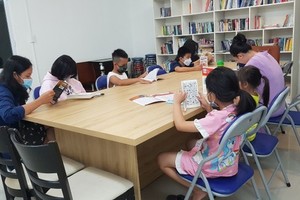 Book company supports building bookcases for lifelong learning promotion