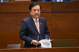 Agriculture minister answers lawmakers' questions regarding fisheries sector