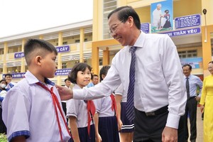 HCMC Chairman: Build field schools in populous districts 