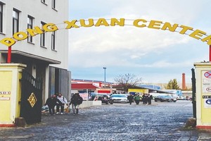 Vietnamese people make impression with their commercial skills