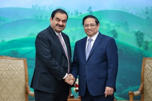 PM receives Chairman of Adani Group in Hanoi