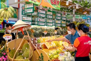 HCMC leader wishes staff of Satra, Saigon Co.op happy new year