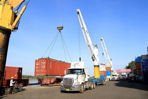 Vietnam to increase maritime, inland waterway transport to ease road transport