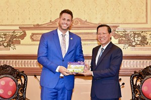 HCMC Chairman congratulates new EuroCham Chairman