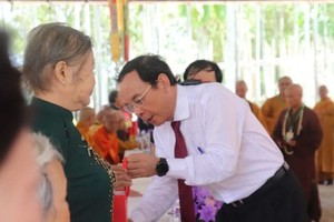 HCMC leaders pay tribute to martyrs at Nga Ba Giong Memorial Site