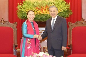 Top leader of Vietnam welcomes President of Australian Senate