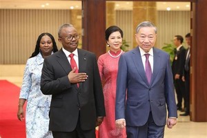 Top leader hosts banquet in honour of Guinea-Bissau President