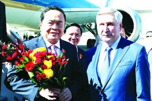 NA Chairman meets Vietnamese in Russia
