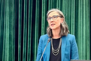 Politics academy steps up international cooperation in training, research