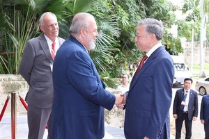 Vietnamese top leader meets with Cuban Prime Minister