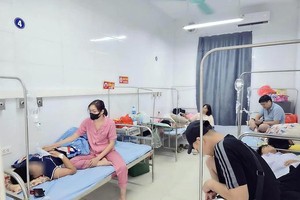 Many students hospitalized after drinking soft drinks gratis