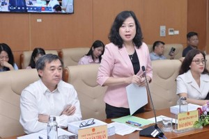 Students should buy health insurance at schools