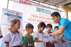Nearly VND100 million benefits teachers, students of Bu Gia Map primary school