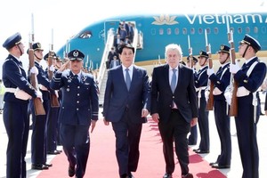 State President arrives in Santiago, beginning official visit to Chile