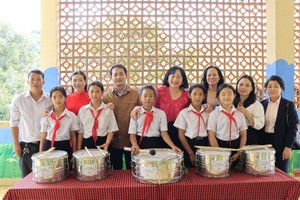 Vietnam Golf Festival - Nha Trang 2024 extends helping hand to needy students 