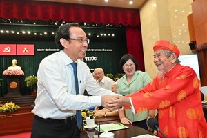 Ho Chi Minh City leaders convene with local intellectuals