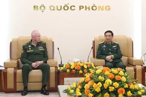 Russian Deputy Minister of Defence welcomed in Hanoi