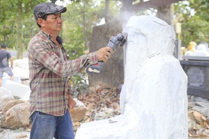 Stone carving faces threat of extinction