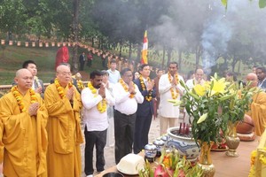 Sri Lankan President visits Bai Dinh Pagoda