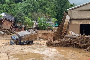 Flash floods in Son La, 2 residents missing
