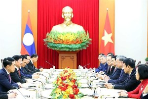 Vietnamese Party chief meets top Lao leader in Hanoi