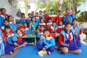 SGGP donates scholarships, warm clothes to students in Gia Lai 