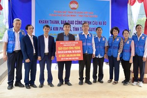 Thai Nguyen residents celebrate the inauguration of Na Bo bridge