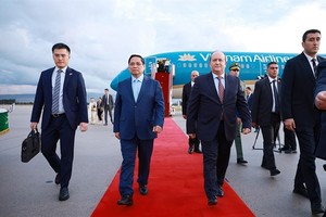 PM Pham Minh Chinh, spouse begin official visit to Algeria