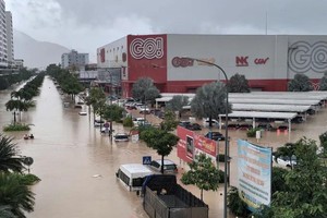Floodwaters reach rooftops in Khanh Hoa, many households evacuated urgently