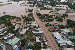 Central and Central Highlands regions hit by new wave of floods and landslides