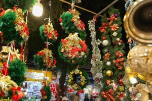 Hai Thuong Lan Ong Street enters peak Christmas decoration season
