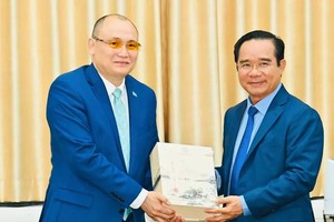 HCMC strengthens ties with Kazakhstan, eyes direct flights, business cooperation